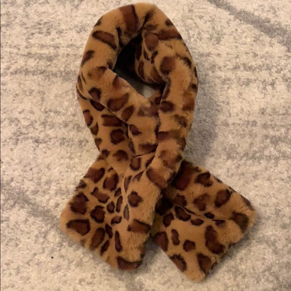 Super soft leopard print scarf